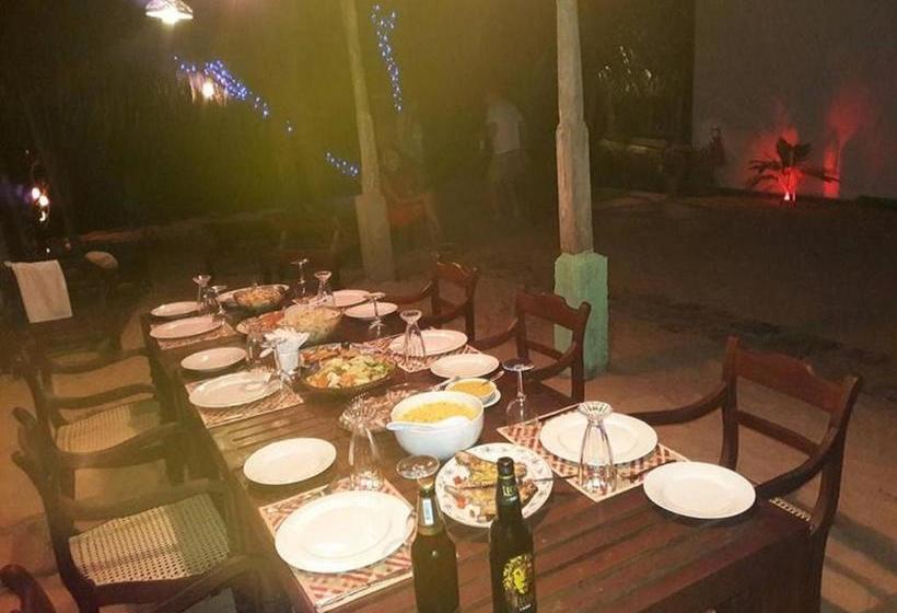 بنسيون Garland Beach Villa