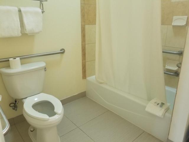 فندق Executive Inn & Suites