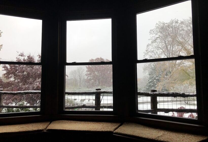 فندق صغير Laughing Heart Lodge