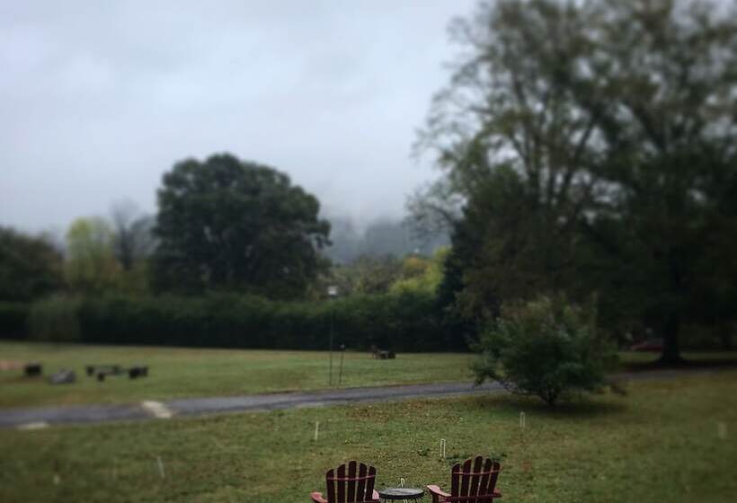 فندق صغير Laughing Heart Lodge