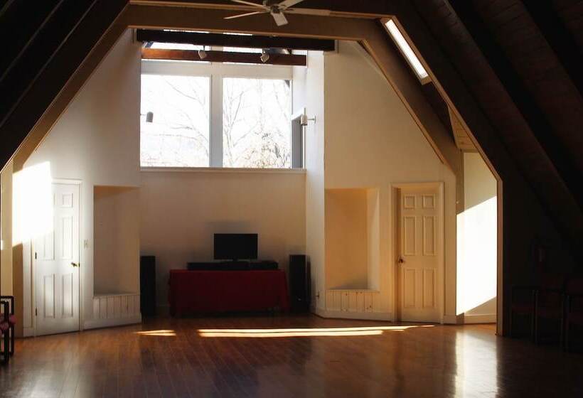 فندق صغير Laughing Heart Lodge