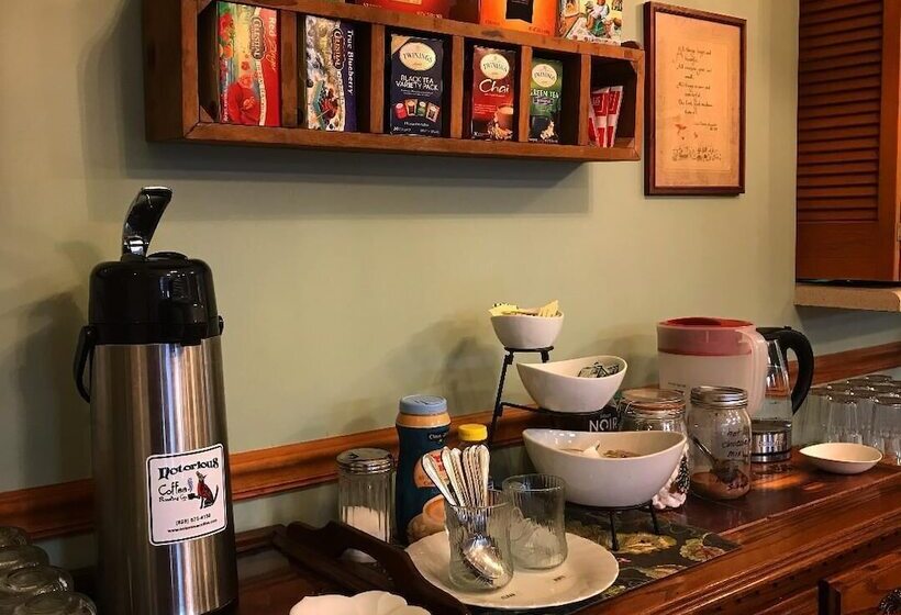 فندق صغير Laughing Heart Lodge