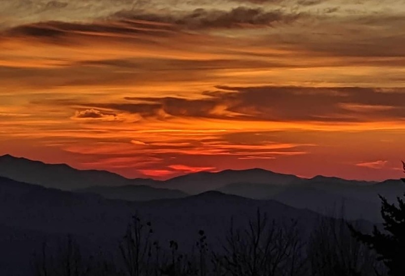 فندق صغير Laughing Heart Lodge