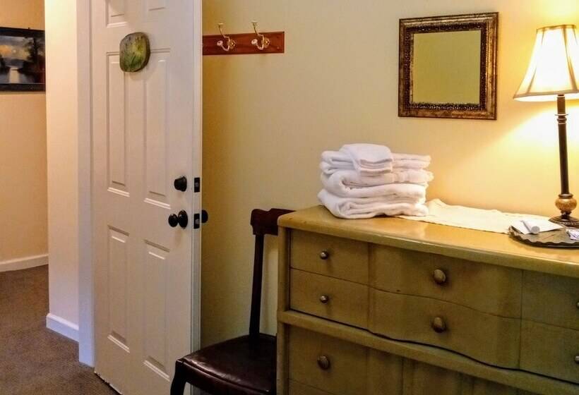 فندق صغير Laughing Heart Lodge