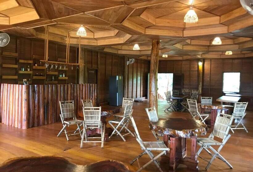 Отель Gibbon Lodge