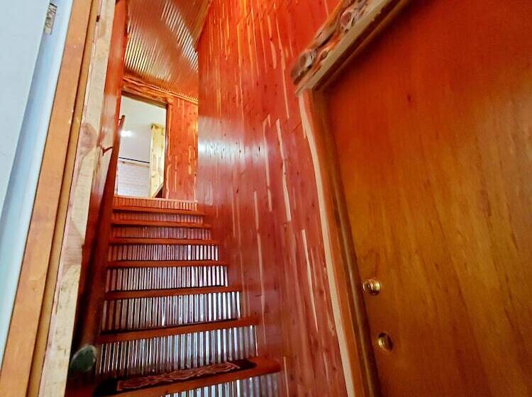 فندق Log Cabin Inn