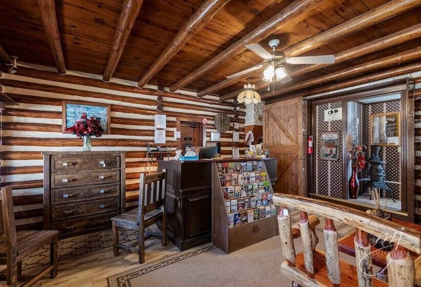 فندق Log Cabin Inn