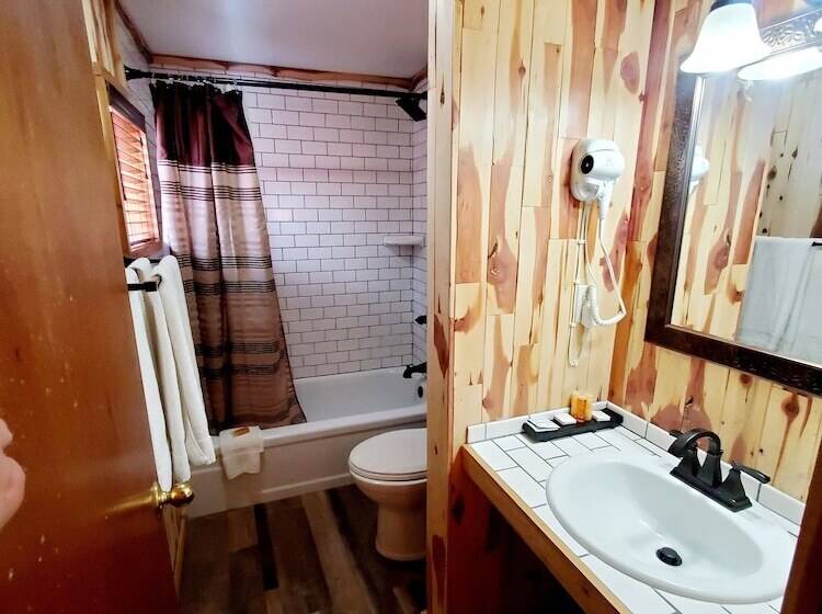 فندق Log Cabin Inn