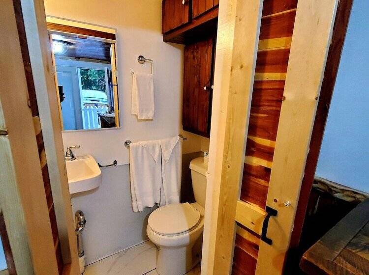 فندق Log Cabin Inn