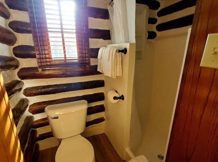 فندق Log Cabin Inn