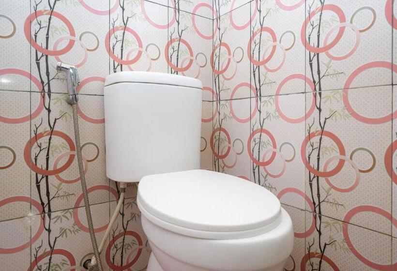 Otel Reddoorz Near Candi Sukuh Karanganyar