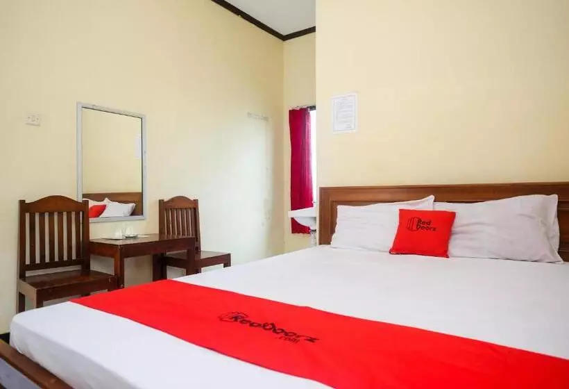 Hotelli Reddoorz Near Candi Sukuh Karanganyar