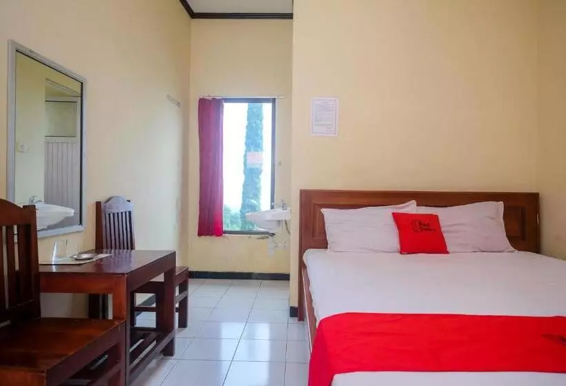 Hotelli Reddoorz Near Candi Sukuh Karanganyar