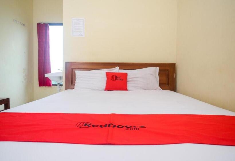 Otel Reddoorz Near Candi Sukuh Karanganyar