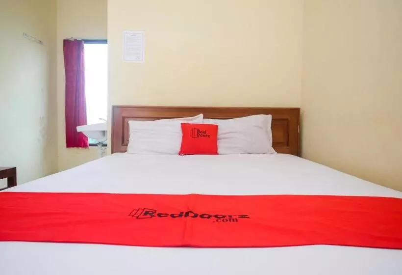 Hotelli Reddoorz Near Candi Sukuh Karanganyar