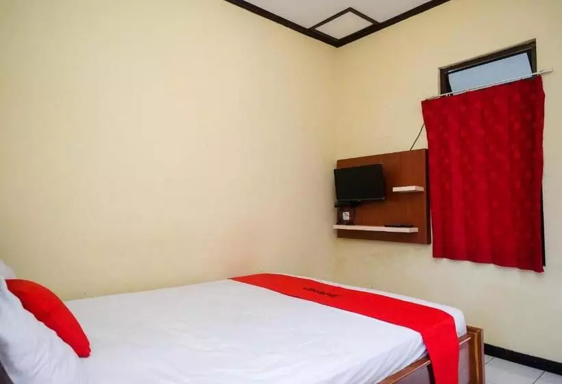 Hotelli Reddoorz Near Candi Sukuh Karanganyar