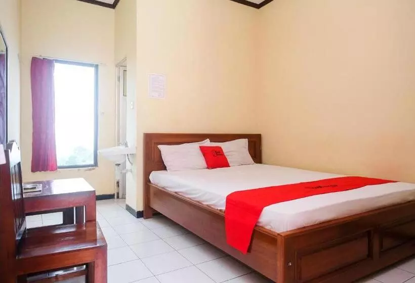 Hotelli Reddoorz Near Candi Sukuh Karanganyar