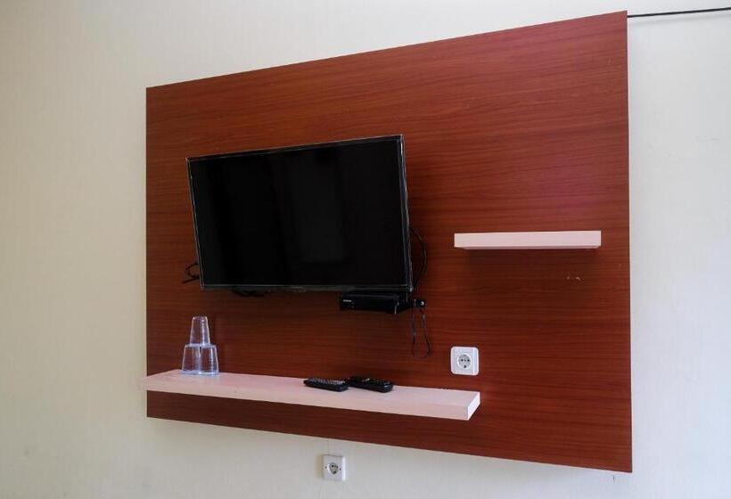 Otel Reddoorz Near Candi Sukuh Karanganyar