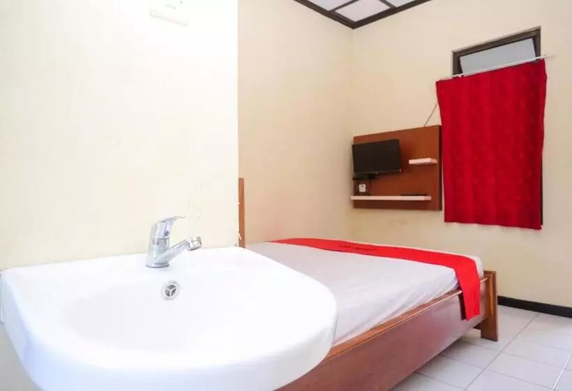 Hotelli Reddoorz Near Candi Sukuh Karanganyar