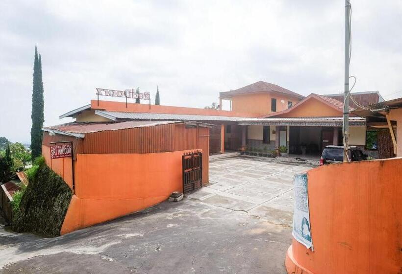 Otel Reddoorz Near Candi Sukuh Karanganyar