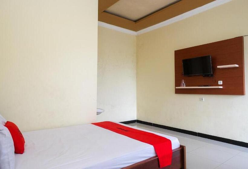 Otel Reddoorz Near Candi Sukuh Karanganyar