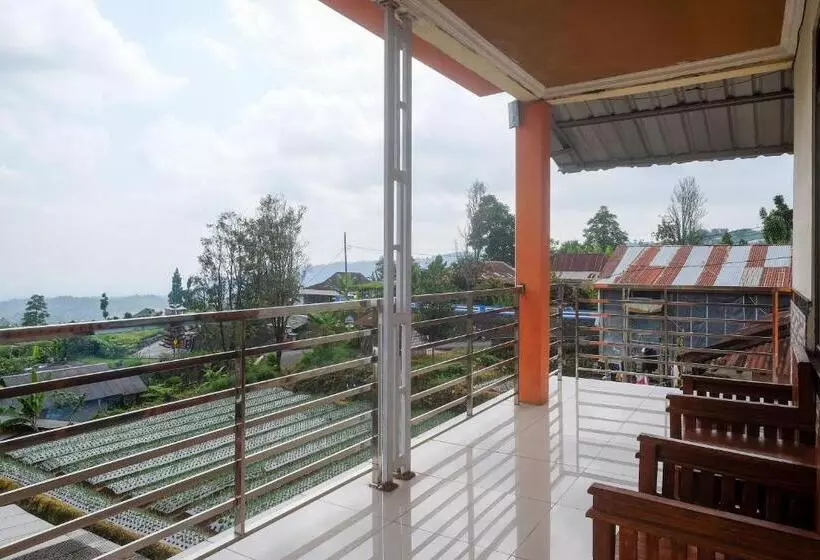 Hotelli Reddoorz Near Candi Sukuh Karanganyar