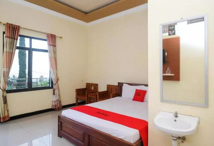 Hotelli Reddoorz Near Candi Sukuh Karanganyar