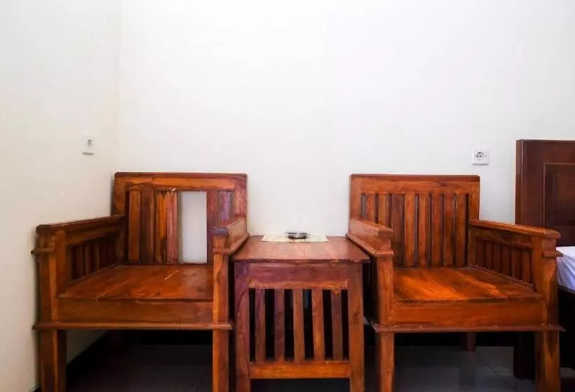 Hotelli Reddoorz Near Candi Sukuh Karanganyar