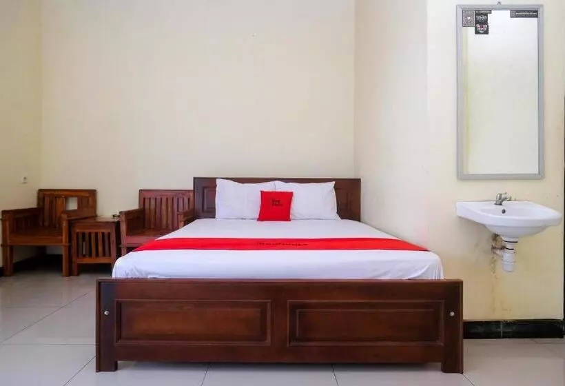 Hotelli Reddoorz Near Candi Sukuh Karanganyar