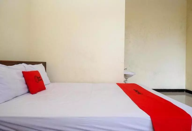 Hotelli Reddoorz Near Candi Sukuh Karanganyar