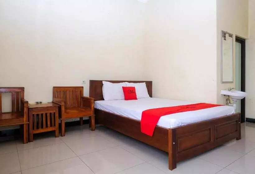 Hotelli Reddoorz Near Candi Sukuh Karanganyar