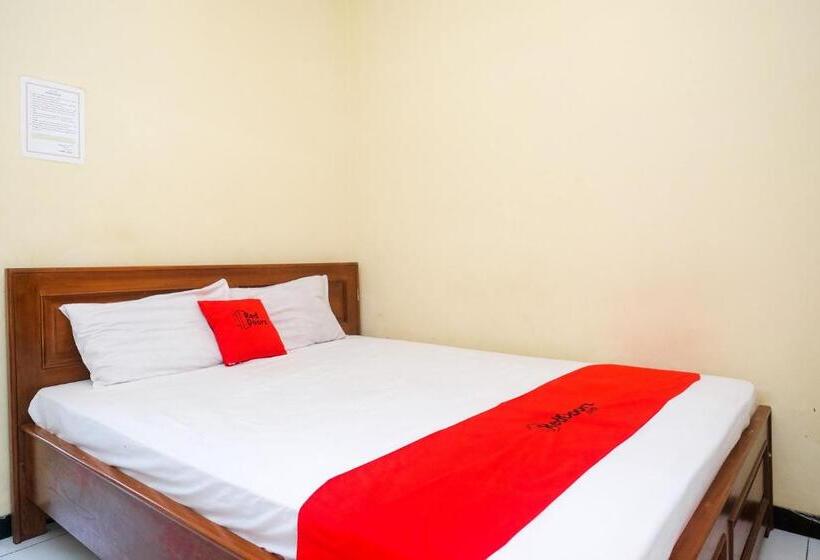 Otel Reddoorz Near Candi Sukuh Karanganyar