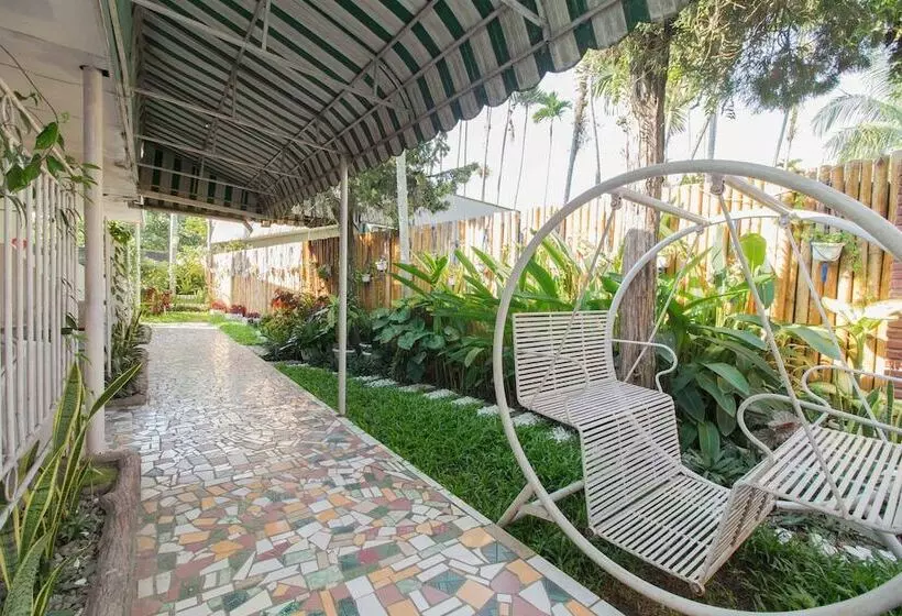 ホテル Reddoorz Syariah Near Jalan Asahan Pematang Siantar