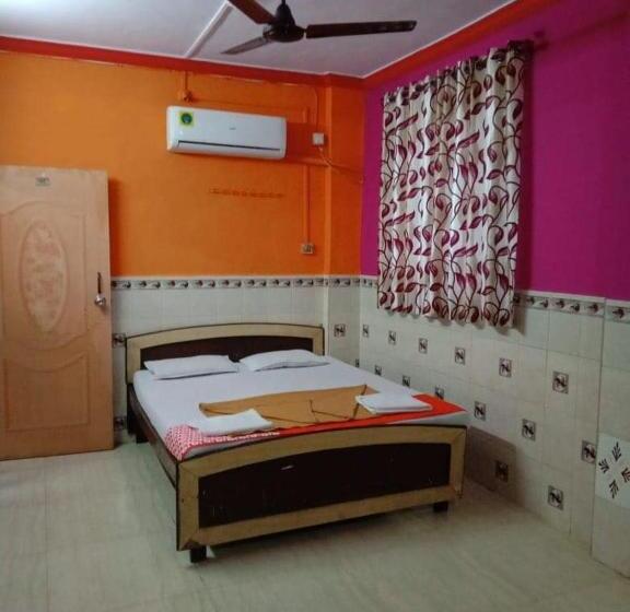 Hotelli Spot On Sairaj Lodging & Boarding