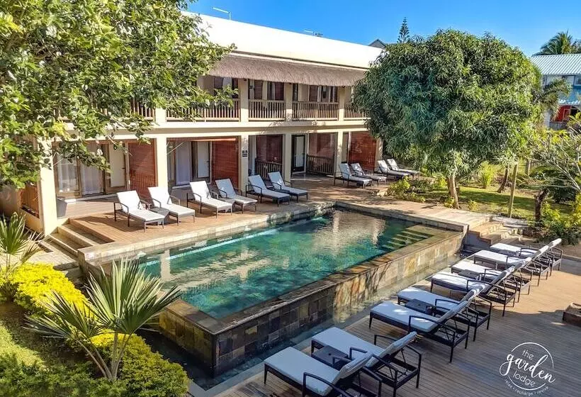 تختخواب و صبحانه The Garden Lodge Pereybere   Piscine & Jardin