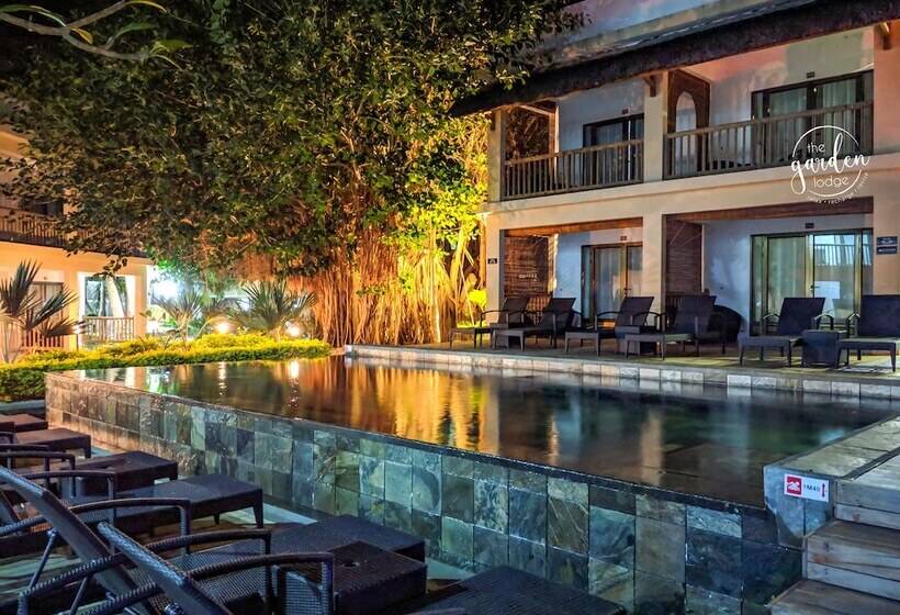 تختخواب و صبحانه The Garden Lodge Pereybere Piscine & Jardin