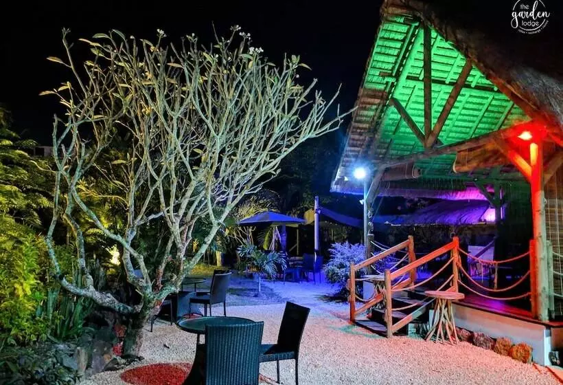 تختخواب و صبحانه The Garden Lodge Pereybere   Piscine & Jardin