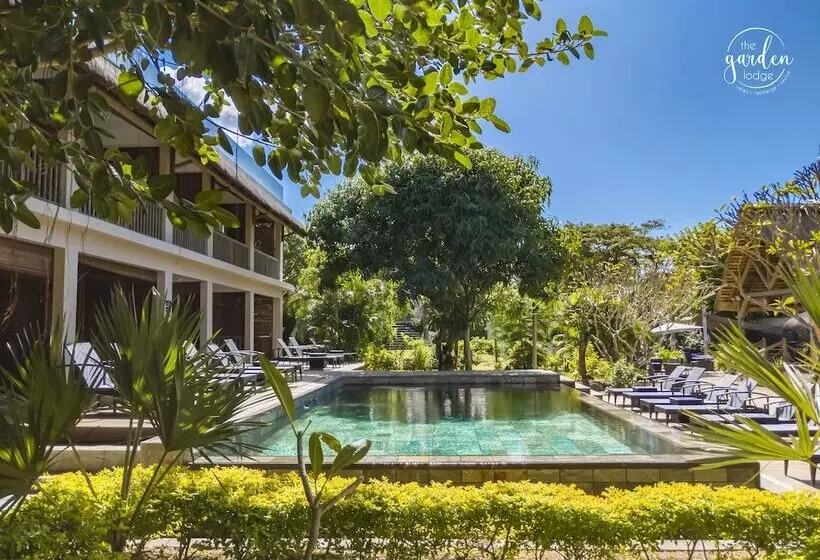تختخواب و صبحانه The Garden Lodge Pereybere   Piscine & Jardin