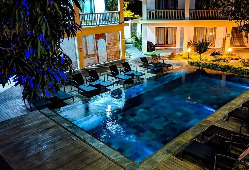 تختخواب و صبحانه The Garden Lodge Pereybere   Piscine & Jardin