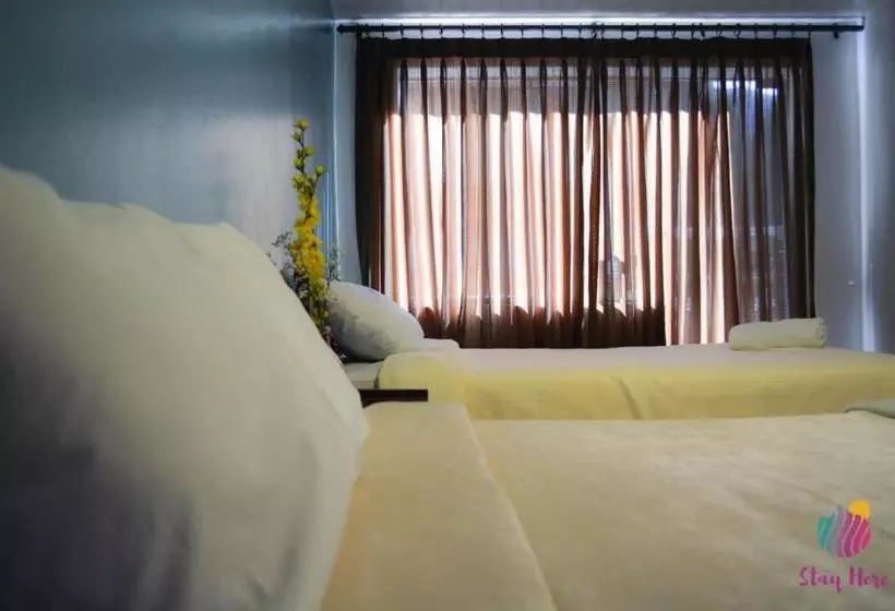 هتل Stay Here