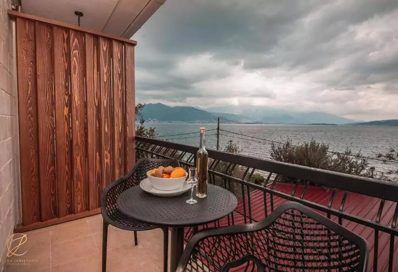 تختخواب و صبحانه Barka B N B   Elegant Seaview Rooms