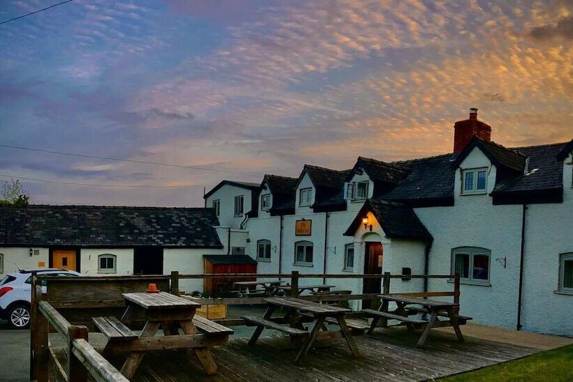 住宿加早餐  The Dolfor Inn