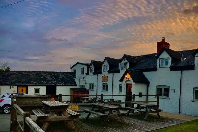 Aamiaismajoitus (B&B) The Dolfor Inn