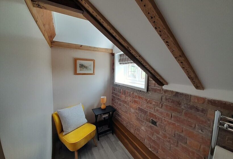 住宿加早餐  The Dolfor Inn