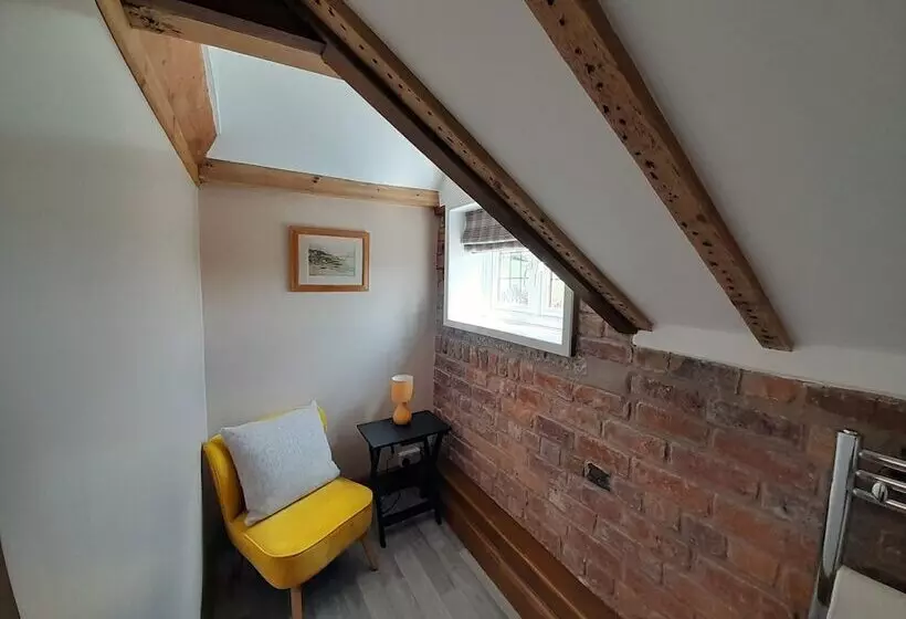 Aamiaismajoitus (B&B) The Dolfor Inn