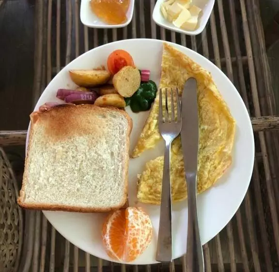 هتل Nayagaun Village Resort