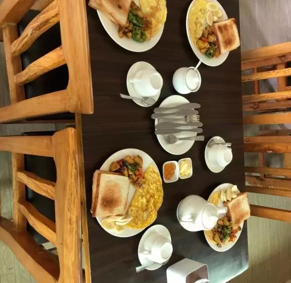 هتل Nayagaun Village Resort