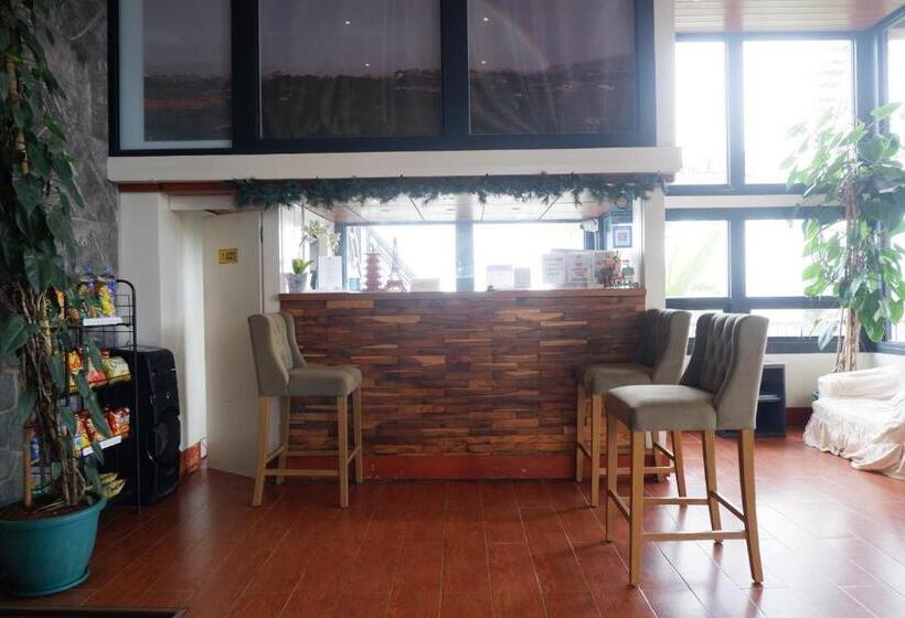 בית מלון כפרי Sunset View Ridge Residences