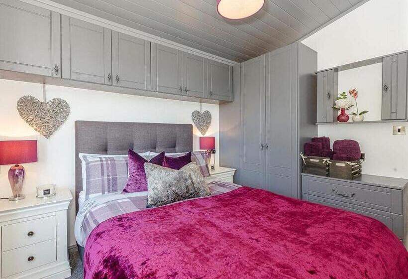 استراحتگاه Tan Rallt Holiday Park & Spa