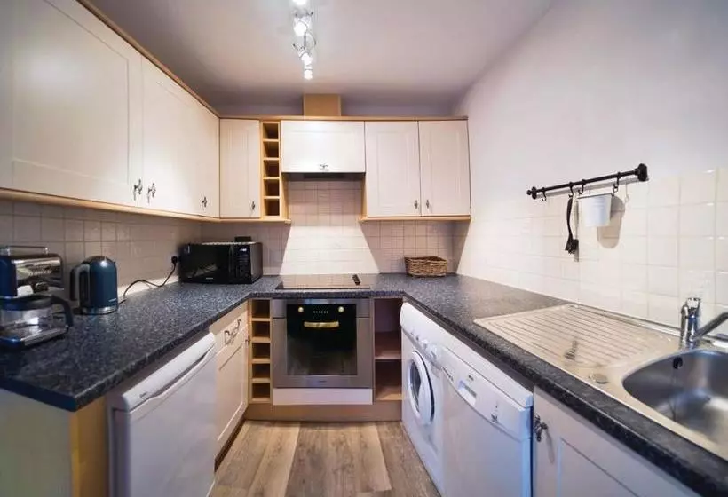 Lomakeskus Yare View Holiday Cottages